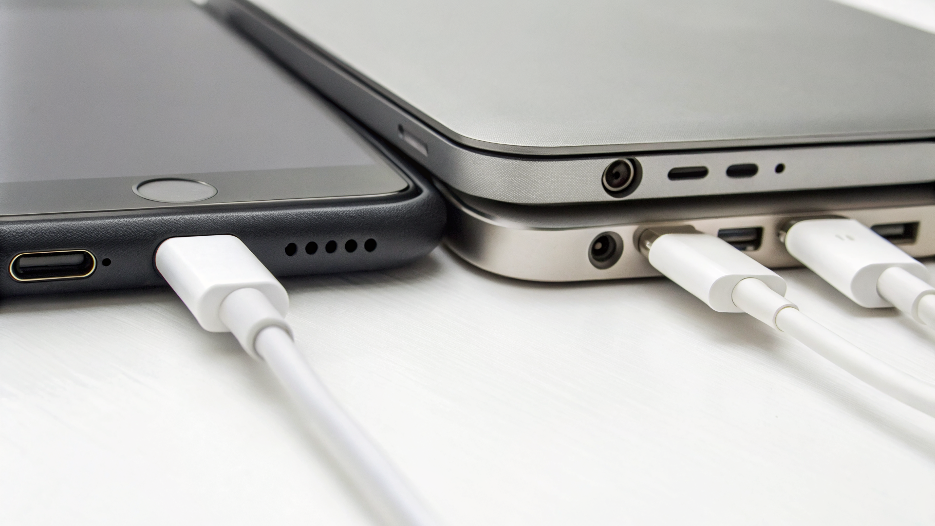 Сравнение портов и кабелей для подключения внешнего SSD к технике Apple