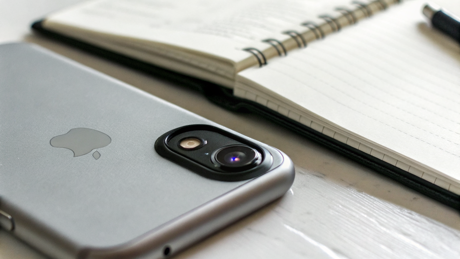 Съемка чека и заметок на iPhone крупным планом